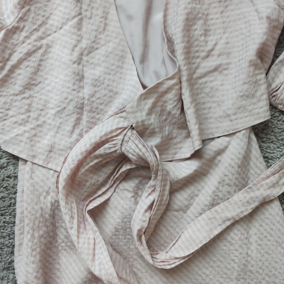 NWT The East Order Wrap Midi Dress - Picture 3 of 7